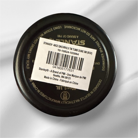 Stanley Black Chroma Winnie The Pooh. 40oz - Picture 3 of 3